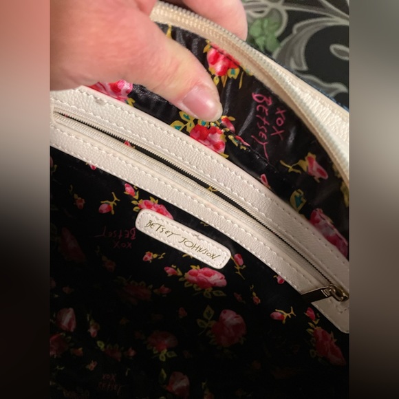 Large Betsey Johnson purse/crossbody - Picture 7 of 9